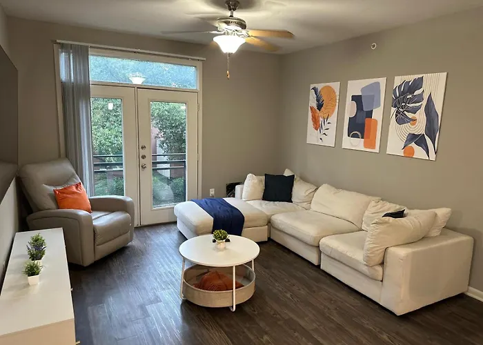 Spacious 1400Sf 3Bed 2Bath Apartment
