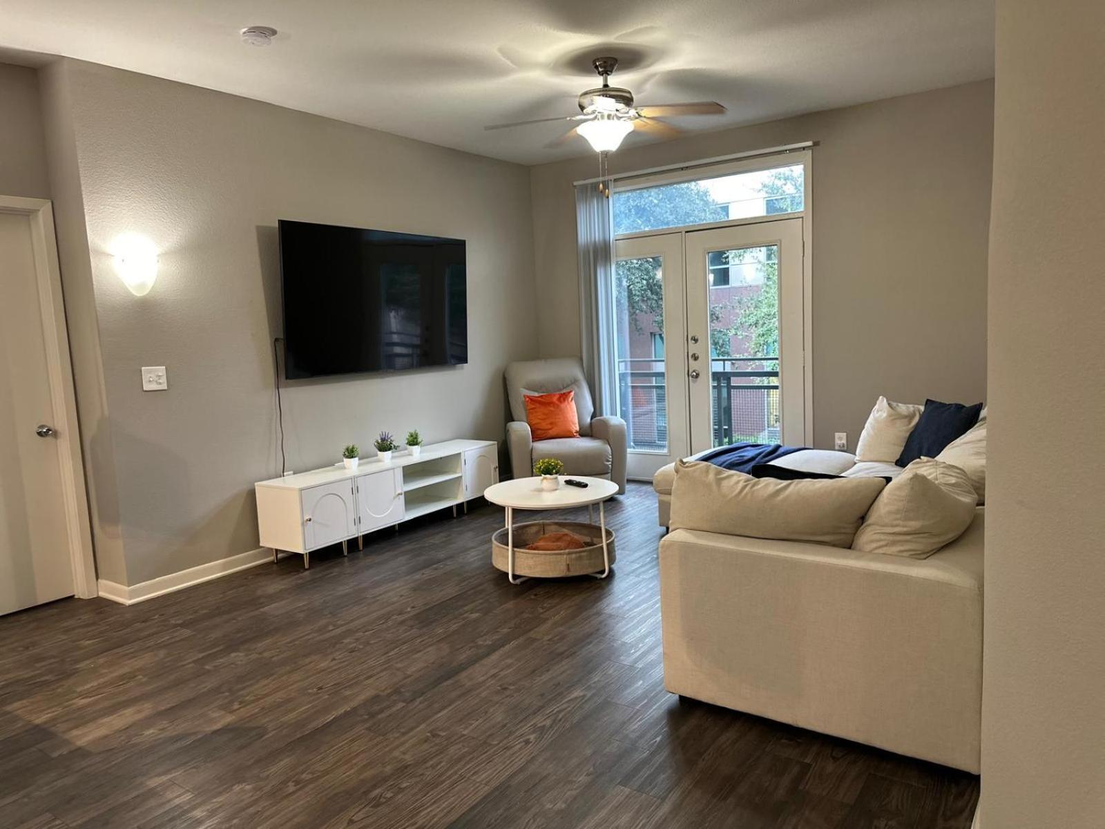 Spacious 1400sf 3bed 2bath Apartment *