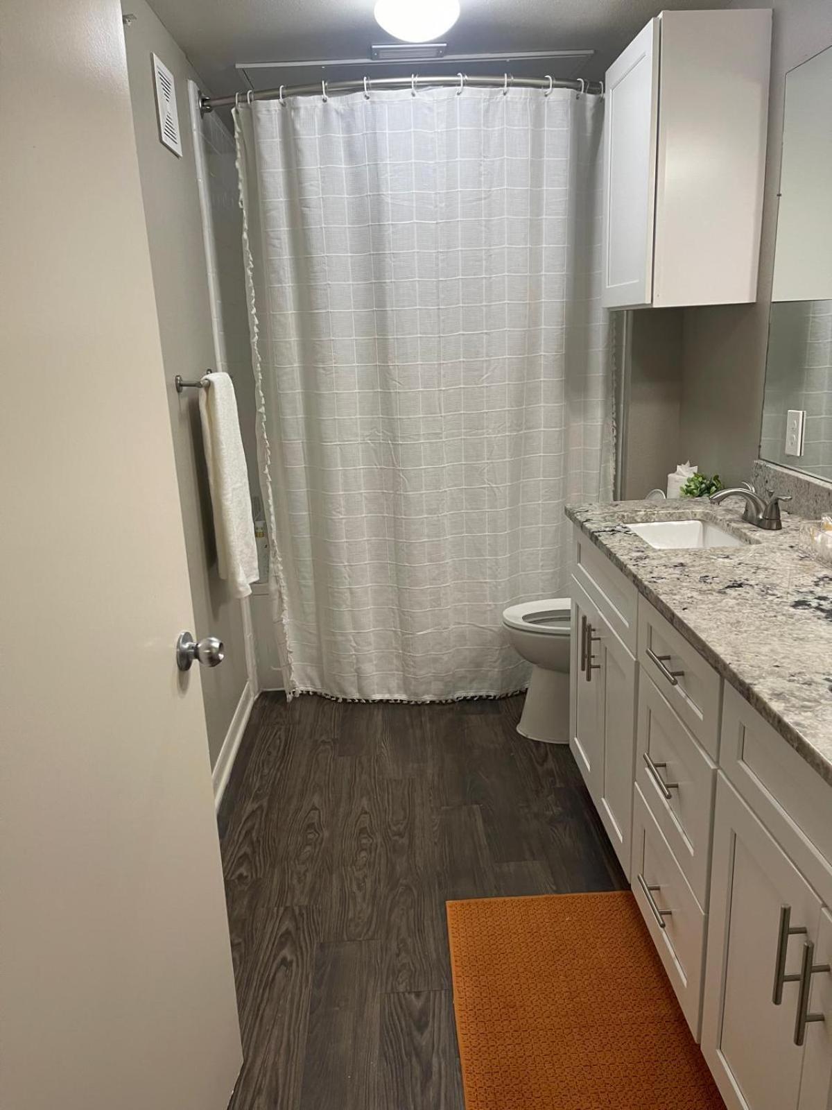 Apartment Spacious 1400sf 3bed 2bath